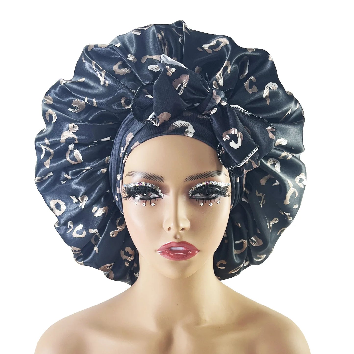 Ladies Knot Scarf Flat Cap – Printed Short Brim Casual Hat for Couples, All-Season Travel Wear