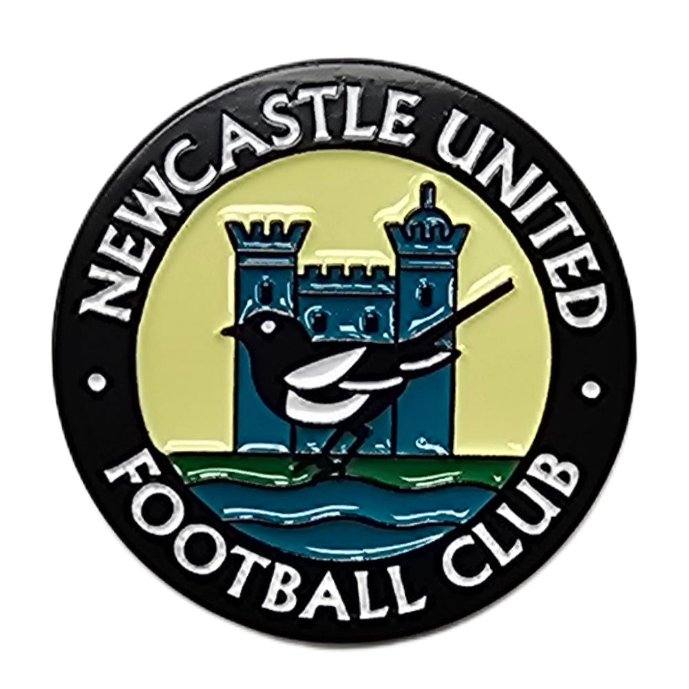 Newcastle United FC Retro 76-83 Crest Keyring & Badge Set